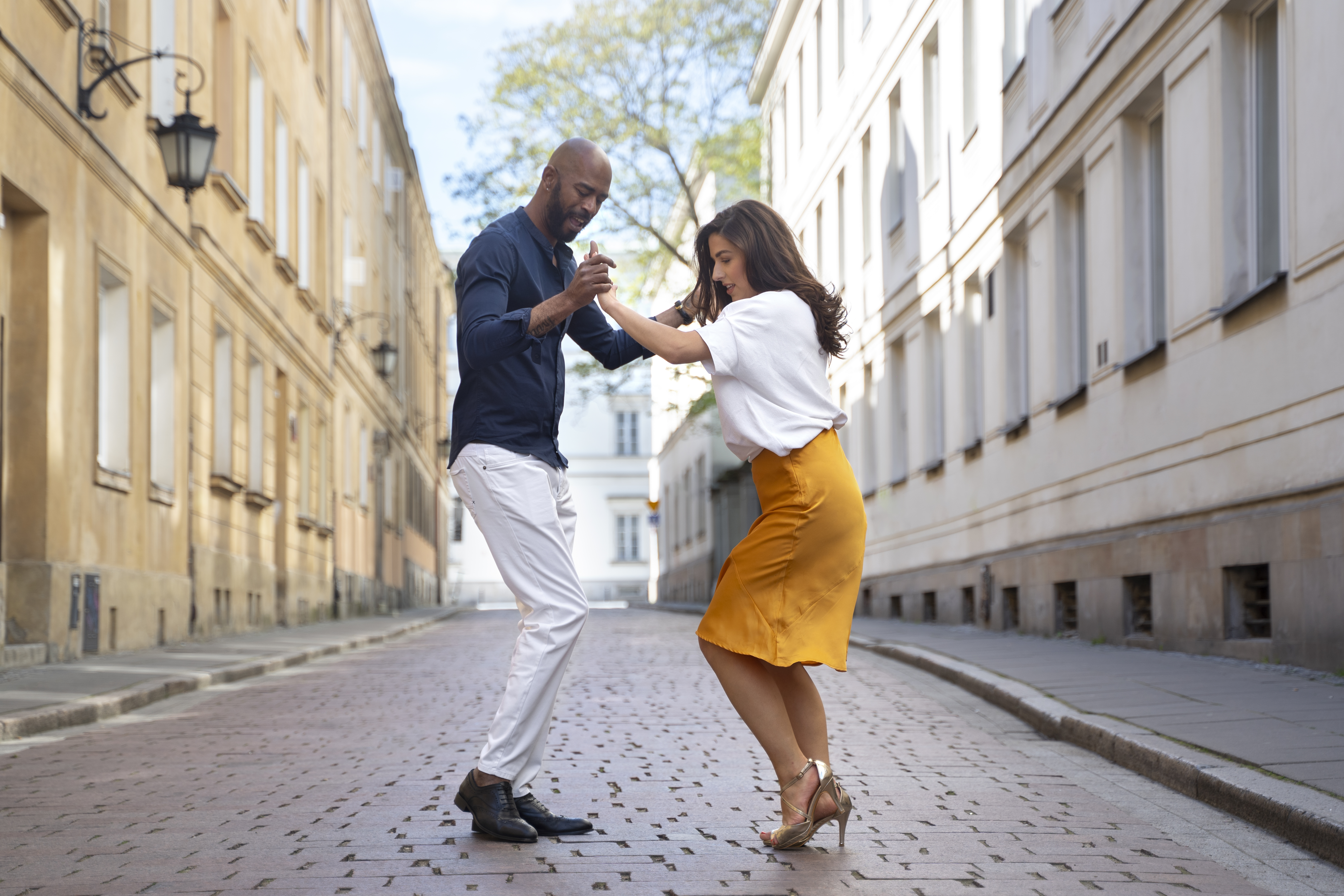 VIVIENDO EL RITMO DE LA SALSA Y LA BACHATA